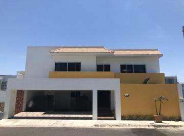Casa · 525m² · 4 Recámaras · 3 Estacionamientos · Playas del Conchal, Casa en Venta con Rec Planta Baja