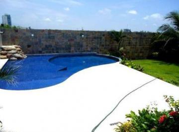 Casa · 1200m² · 5 Recámaras · 4 Estacionamientos · Fracc. Costa de Oro, Casa en Venta con Alberca, Gimnasio, Cuarto de Tv y Juegos