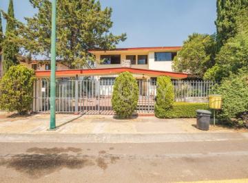 Casa · 330m² · 4 Recámaras · 2 Estacionamientos · Venta Casa Residencial Chiluca 10738 Rcv