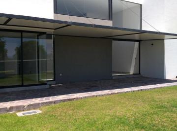 Casa · 298m² · 3 Recámaras · 3 Estacionamientos · Renta de Casa en La Campiña del Bosque con Recamara Principal en Planta Baja