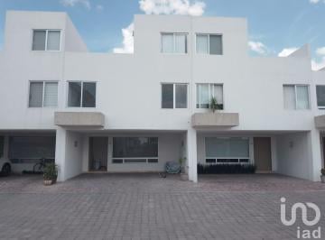 Casa · 230m² · 3 Recámaras · 2 Estacionamientos · Casa en Venta Corregidora Queretaro Calle Lluvia Fraccionamiento El Manantial