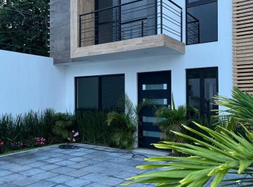 Casa de 3 habitaciones, Yautepec · Adquiera Hermosa Casa en Calle Cerrada, con Portón Eléctrico, Alberca y Estacionamiento.
