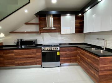 Casa · 214m² · 4 Recámaras · 2 Estacionamientos · Casa en Venta Privada Valle Alto