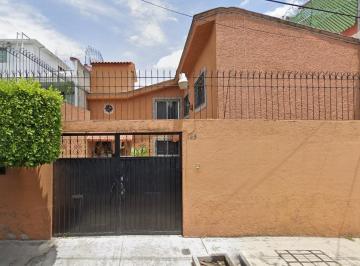 Casa de 4 habitaciones, Tlalpan · Oportunidad Única! Remate en Coapa, Tlalpan Tu Nuevo Hogar está a un paso.