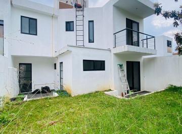Casa de 4 habitaciones, Cuernavaca · Casa en Venta en Fraccionamiento en Ahuatlan
