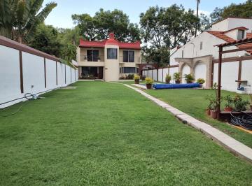 Casa de 3 habitaciones, Jiutepec · Venta de Hermosa Casa con Alberca en El Fraccionamiento Las Fincas