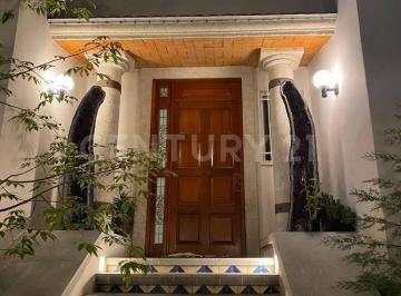 Casa · 480m² · 3 Recámaras · 5 Estacionamientos · Casa en Venta en La Colonia Florida