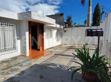Casa · 100m² · 2 Recámaras · 2 Estacionamientos · Casa en Venta Super Ubicación a Unos Pasos de Terminal Ado y Av Tulum. Dh4125