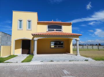 Casa en condominio de 3 habitaciones, Metepec · Casa Estilo Californiano en Residencial Arces, Metepec 3 Recámaras Estudio Jardín