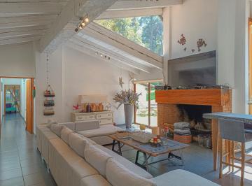 Casa en Venta de 6 habitaciones Avandaro · Casa en Venta con Alberca en El Centro de Avándaro, valle de Bravo