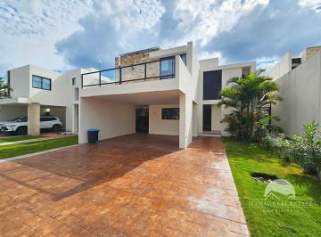 Casa en condominio de 3 habitaciones, Mérida · Casa en Renta Amueblada y con Paneles Solares en Privada Cuspide