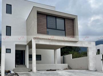 Casa · 355m² · 3 Recámaras · 3 Estacionamientos · Casa en Venta en Valle de Santiago