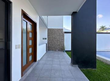 Casa · 280m² · 6 Recámaras · 2 Estacionamientos · Casa Residencial con Amplio Jardín y Alberca Privada en Venta Morelos
