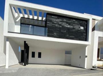 Casa · 315m² · 3 Recámaras · 3 Estacionamientos · Venta de Casa Colonia Privada con Amenidades en Zona Carretera Nacional