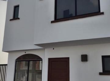 Casa · 114m² · 3 Recámaras · 2 Estacionamientos · Casa Venta Fraccionamiento Lugano Leon Gto
