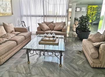 Sala y jardin · Venta Casa de 3 Recamaras, 360 m² Terreno en Lomas de Tecamachalco, Excelente Ubicacion