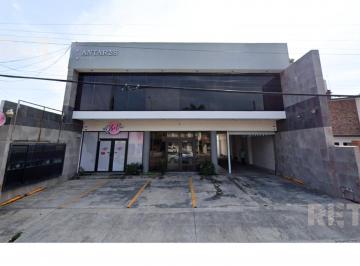 Local comercial · 100m² · 2 Estacionamientos · Amplio Local con Estacionamiento Sobre Av Principal (Av Jalisco)