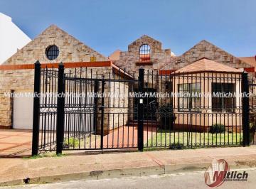 Casa · 532m² · 3 Recámaras · 2 Estacionamientos · Casa en Venta de Una Planta con Alberca Fracc. Haciendas $9,765,000