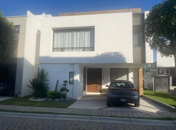 Casa de 4 habitaciones, San Andrés Cholula · Casa en Renta en Parque Zacatecas, Lomas de Angelópolis, Puebla.