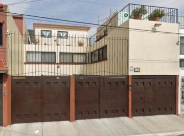 Casa de 4 habitaciones, Iztacalco · Hermosa Casa en Playa Pichilingue!