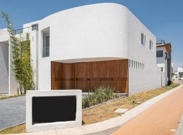 Casa de 4 habitaciones, Querétaro · Casa en Esquina con Recamara en Pb en Bio Grand Juriquilla
