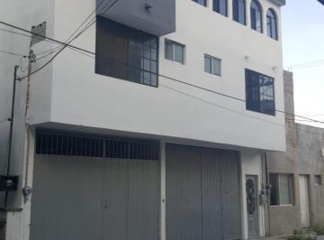 Edificio · 256m² · 6 Recámaras · 4 Estacionamientos · Edificio en Venta en Col. Moctezuma, Tampico Tamaulipas.