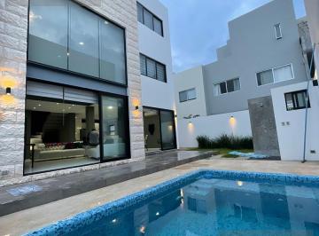 Casa · 320m² · 3 Recámaras · 2 Estacionamientos · Casa en Venta en Residencial Arbolada