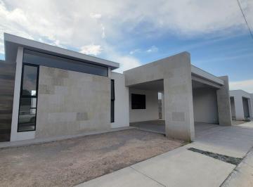 Casa · 215m² · 3 Recámaras · 2 Estacionamientos · Casa de un Piso en Venta Al Norte Saltillo - Ramos