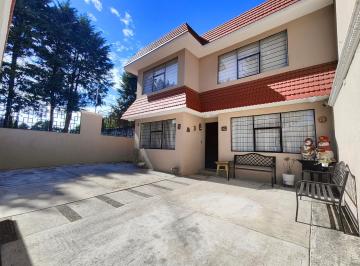 Casa de 4 habitaciones, Metepec · Casa en Venta en Metepec en Xinantecatl en Esquina a Lado del Parque
