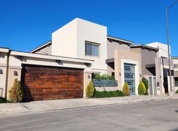 Casa de 4 habitaciones, Mexicali · Casa en Venta en Zona Dorada Calzada Life Fracc con Mayor Plusvalía de Mexicali