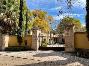 Casa · 753m² · 4 Recámaras · 4 Estacionamientos · Venta Casa en Saltillo en Privada