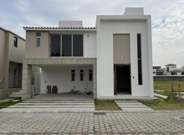 Casa en condominio · 252m² · 3 Recámaras · 2 Estacionamientos · Casa en Condominio en Condado del Valle, Metepec Edo Mex