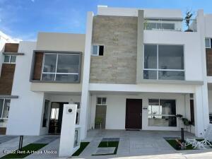 Casa de 3 habitaciones, El Marqués · Venta Casa de 3 Recámaras en Desarrollo con Amenidades Premium en Zaru Vm²897