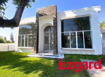 Casa de 4 habitaciones, Atlatlahucan · Vive en La Vanguardia del Diseño con Esta Casa de Dos Pisos en Lomas de Cocoyoc.