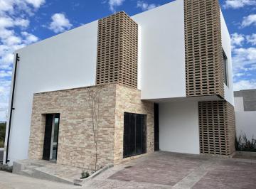 Casa · 267m² · 3 Recámaras · 3 Estacionamientos · Casa Terracota - Zibata Queretaro