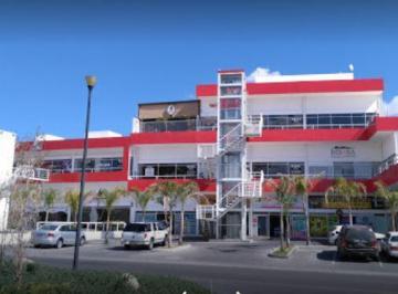 Local comercial · 172m² · Renta Local Doble Altura y Terraza Espectacular en Cumbres del Lago, Querétaro