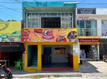 Local comercial · 4 Recámaras · Se Vende Local Comercial de 2 Pisos Frente a Super Aki de La Ria, Campeche