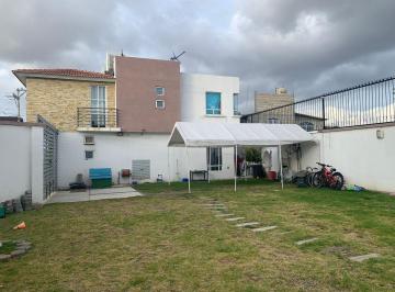 Casa · 170m² · 3 Recámaras · 4 Estacionamientos · Amplia Casa en Capultitlan Centro