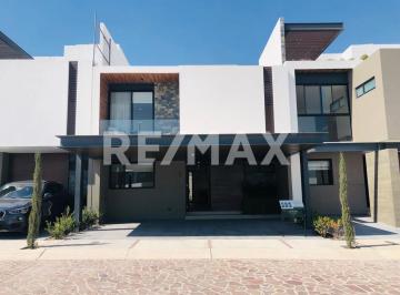 Casa · 233m² · 4 Recámaras · 3 Estacionamientos · Venta Casa en "El Nuevo Refugio" en Privada Exclusiva