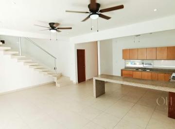 Casa · 220m² · 3 Recámaras · 2 Estacionamientos · Casa en Renta en Arbolada