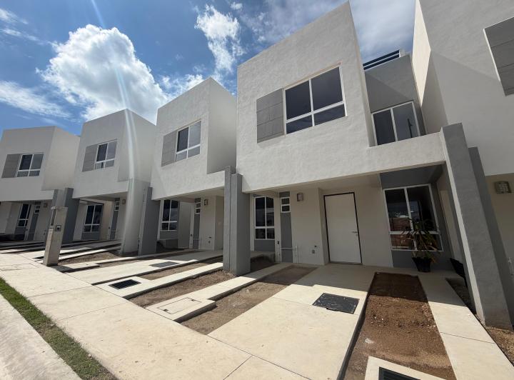 Desarrollo horizontal , San Andrés Cholula · Casa en Venta en Puebla, Lomas de Angelopolis.