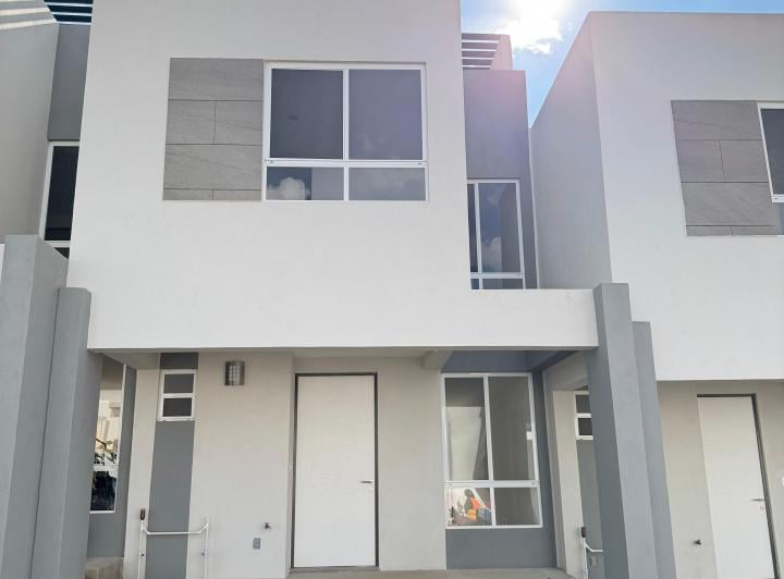 Fachada Semitechada · Casa en Venta en Puebla, Lomas de Angelopolis.