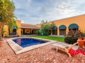 Casa de 3 habitaciones, Mérida · Propiedad Exclusiva Estilo California: Lujo, Seguridad y Ubicación Excelente