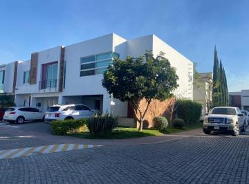 Casa en condominio de 3 habitaciones, Zapopan · Casa Amueblada en Renta Althea, Solares