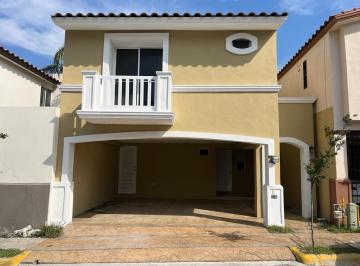 Casa de 3 habitaciones, Monterrey · Casa en Venta en Cerradas de Valle Alto Carretera Nacional