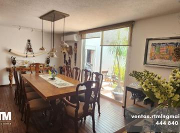 Casa · 250m² · 4 Recámaras · 2 Estacionamientos · Se Vende Casa en Lomas 4ta Sección