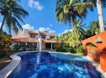 Casa · 1250m² · 9 Recámaras · 20 Estacionamientos · Casa en Venta en Colonia Doctores Cancun