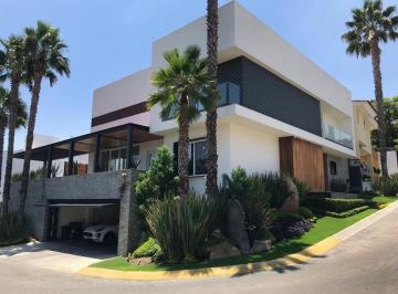 Casa en condominio · 650m² · 3 Recámaras · 3 Estacionamientos · Casa en Venta, Virreyes Zapopan.