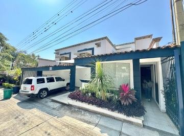 Casa de 4 habitaciones, Cuernavaca · Casa Sola en Fracc Club de Golf Tabachines