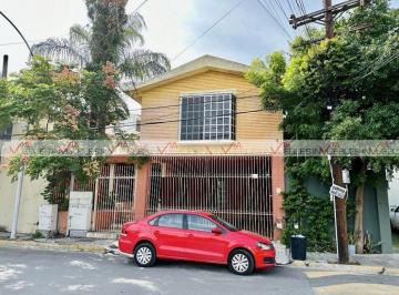Casa · 367m² · 4 Recámaras · 2 Estacionamientos · Casa en Venta en Monterrey